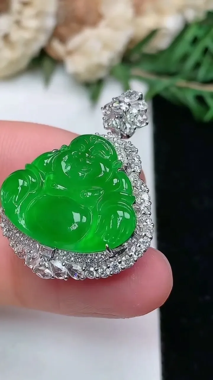 天然A货翡翠佛公吊坠，尺寸30.2-23.7-9.8，裸石16.5-20.9，重量:7.42g
1月25日