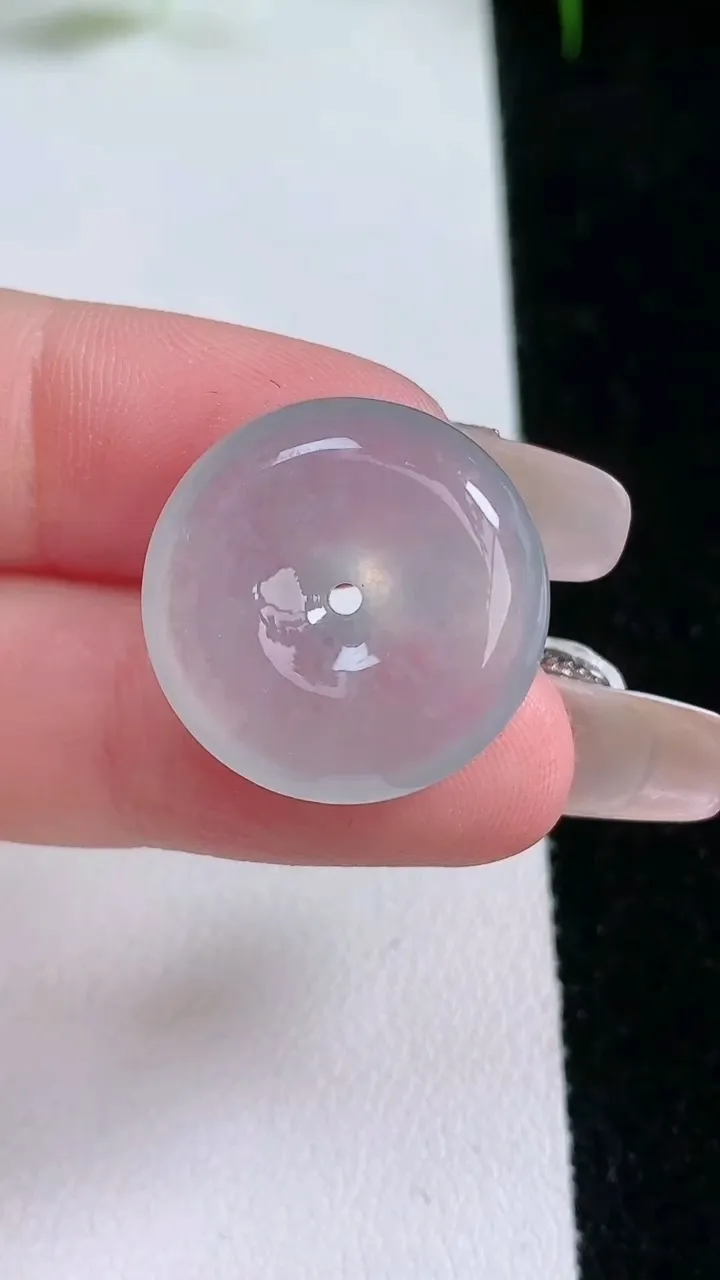 天然A货翡翠平安扣吊坠，尺寸20.8-5.7，重量:5.24g
1月25日