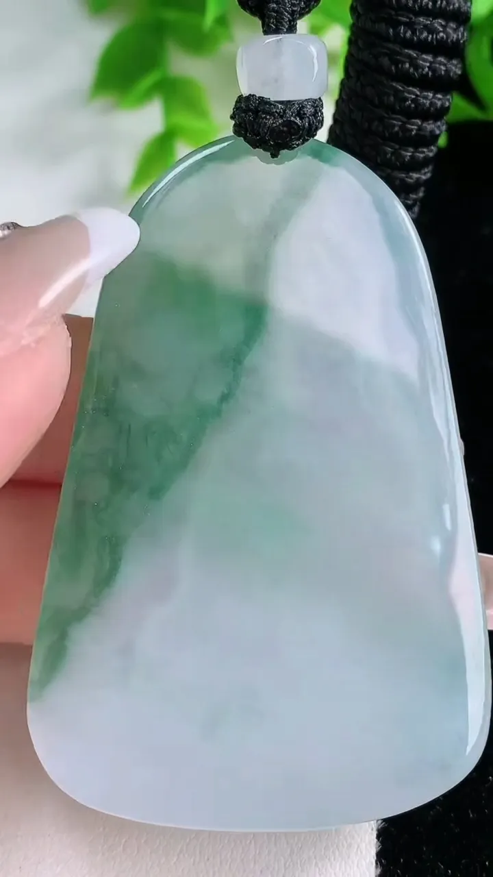 天然A货翡翠普贤菩萨吊坠，尺寸60.4-39-6，重量:37.34g
1月25日