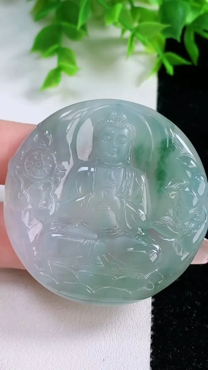 天然A货翡翠种飘花阿弥陀佛吊坠，尺寸48.8-6，重量:30.98g
1月25日