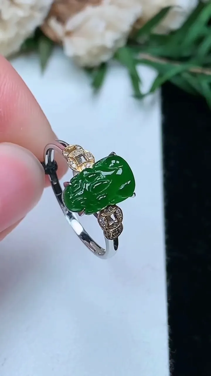 天然A货翡翠貔貅戒指，尺寸16.9-9.7-5.8，重量:1.44g2026年1月25日
工厂直销收藏佳品,种好水足，色泽均匀，有种有色，上手高大气！