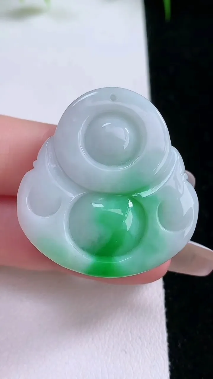 天然A货翡翠佛公吊坠，尺寸35-33-11.2，重量:21.80g
1月25日