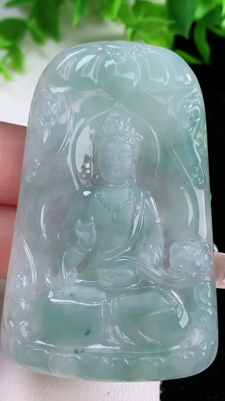 天然A货翡翠大势至菩萨吊坠，尺寸64.7-40.4-5.4，重量:32.15g
1月25日