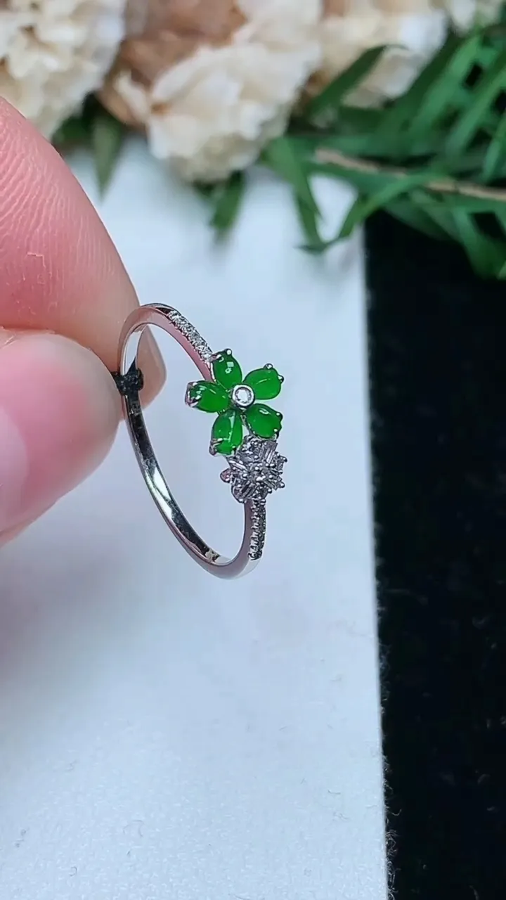 天然A货翡翠随形戒指，尺寸16.7-2.5-1.9，重量:1.33g2026年1月25日
工厂直销收