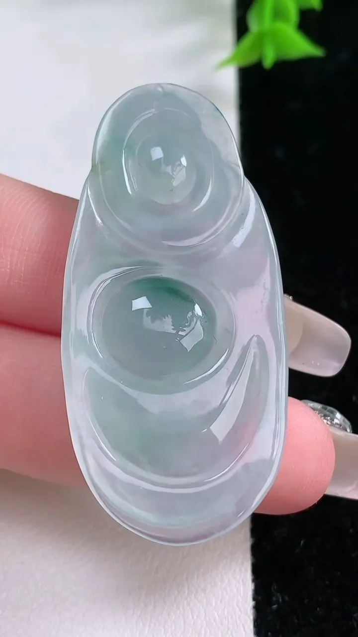 天然A货翡翠飘花布袋佛吊坠，尺寸45.2-29.4-6.5，重:12.64g
1月25日