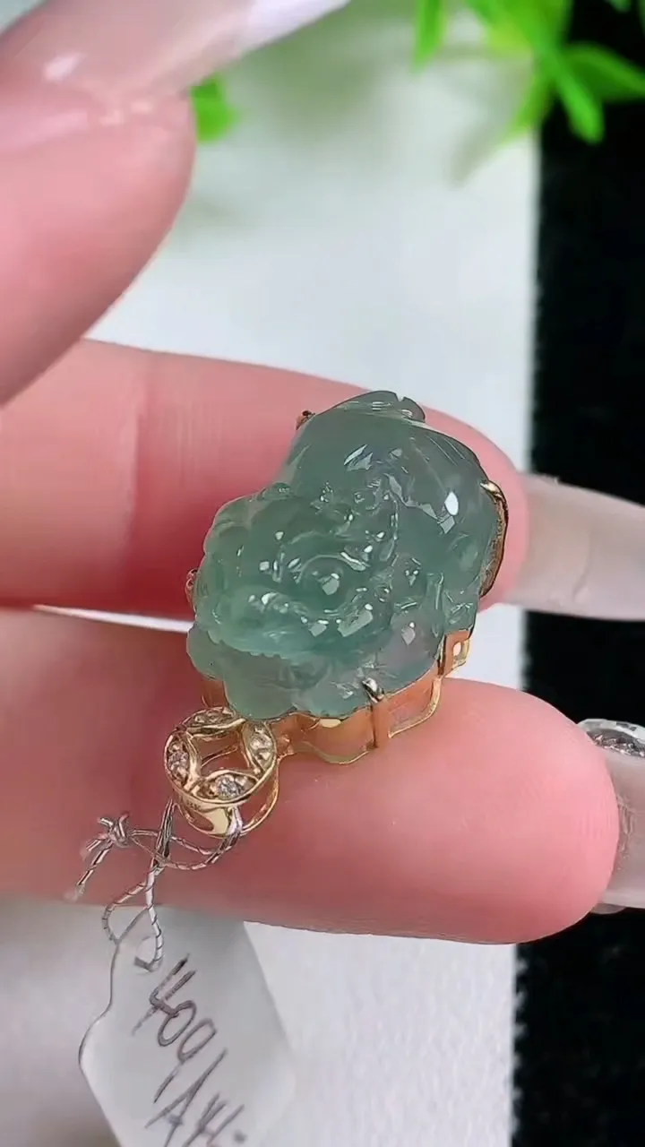 天然A货翡翠貔貅吊坠，尺寸18.7-13-11.4，重量:4.91g
1月25日