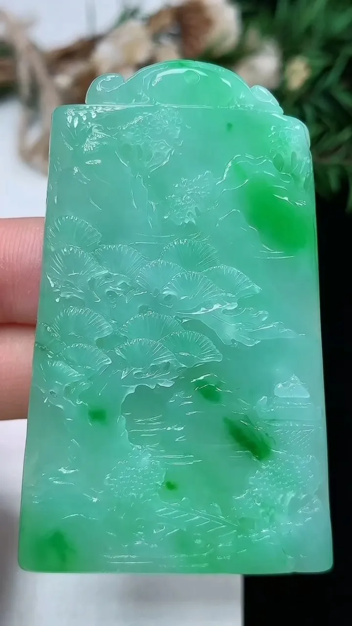 天然A货翡翠山水牌吊坠，尺寸60.5-37.5-5.7，重量:31.62g
1月25日