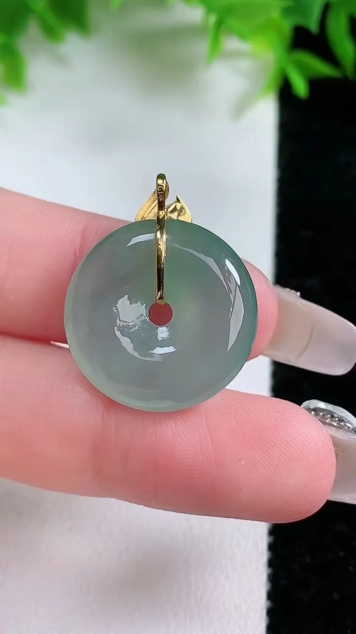 天然A货翡翠平安扣吊坠，尺寸20.2-5.2，重量:4.90g
1月25日