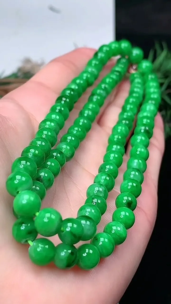 天然A货翡翠圆珠项链，尺寸7.2-85颗，重量:51.28g
1月25日