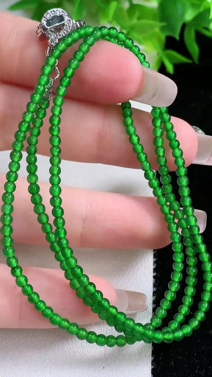 天然A货翡翠小米珠项链，尺寸2.5，重量:7.02g1月25日
工厂直销收藏佳品,种好水足，色泽均匀，有种有色，上手高大气！