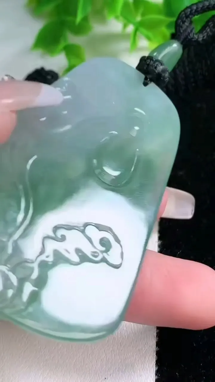 天然A货翡翠普贤菩萨吊坠，尺寸68-42.2-4.8，重量:36.37g
1月25日