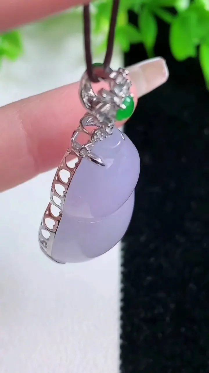 天然A货翡翠18K金紫罗兰葫芦吊坠，尺寸39-27.7-19.8-10.2，重量:10.00g
1月25日