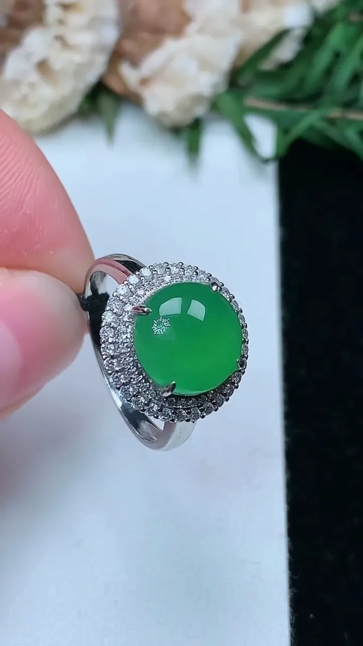天然A货翡翠蛋面戒指，尺寸17.3-9.6，重量:4.26g2026年1月25日
工厂直销收藏佳品,