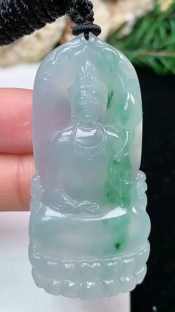 天然A货翡翠观音菩萨吊坠，尺寸52-24.7-6，重量:21.48g
1月25日