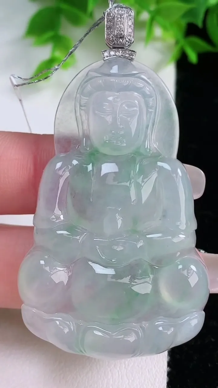 天然A货翡翠观音菩萨吊坠，尺寸54-34.8-5.3，重量:19.49g
1月25日