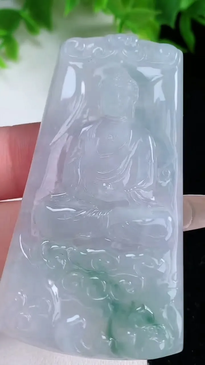 天然A货翡翠冰种飘花阿弥陀佛吊坠，尺寸64.3-35-5，重量:27.65g
1月25日