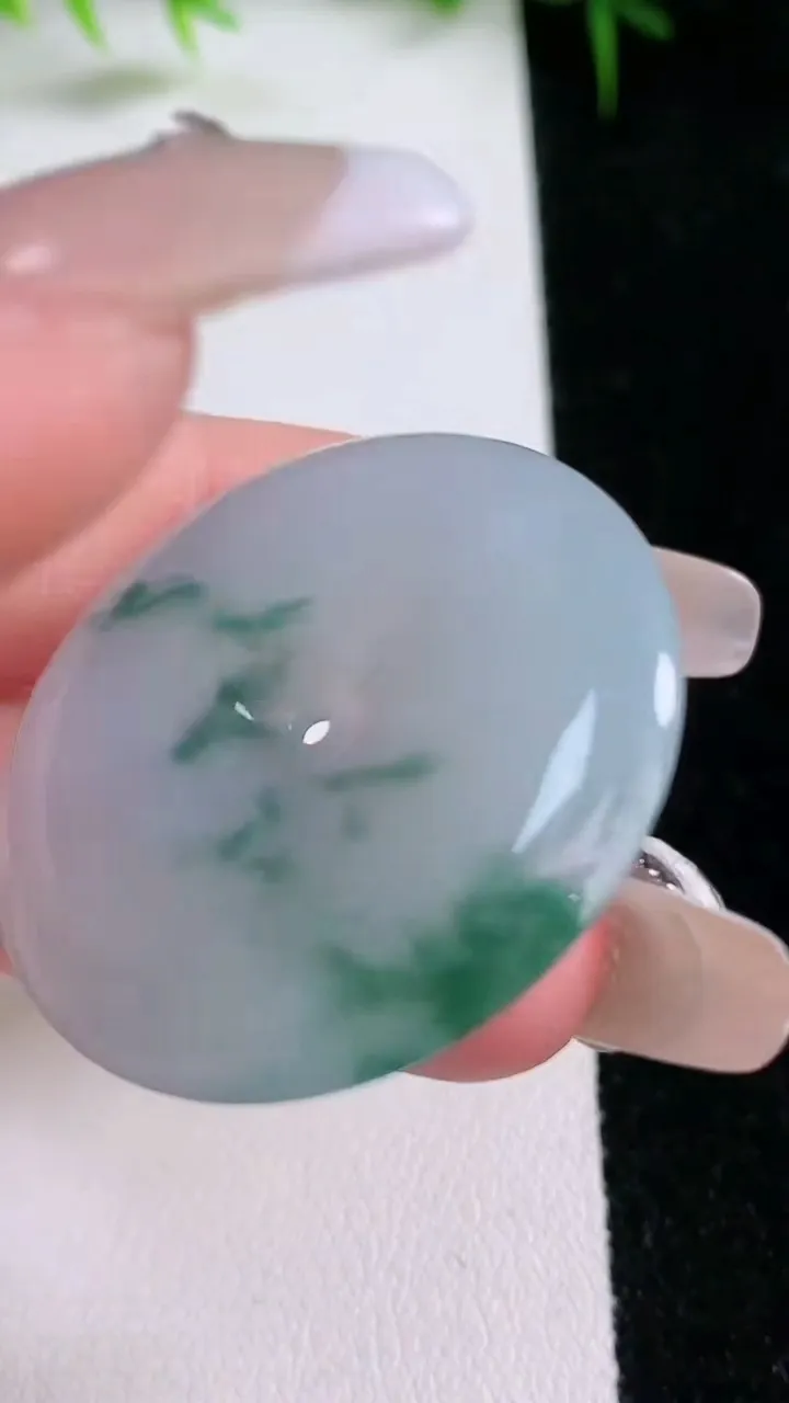 天然A货翡翠飘花平安扣吊坠，尺寸35.3-6，重量:16.47g
1月25日