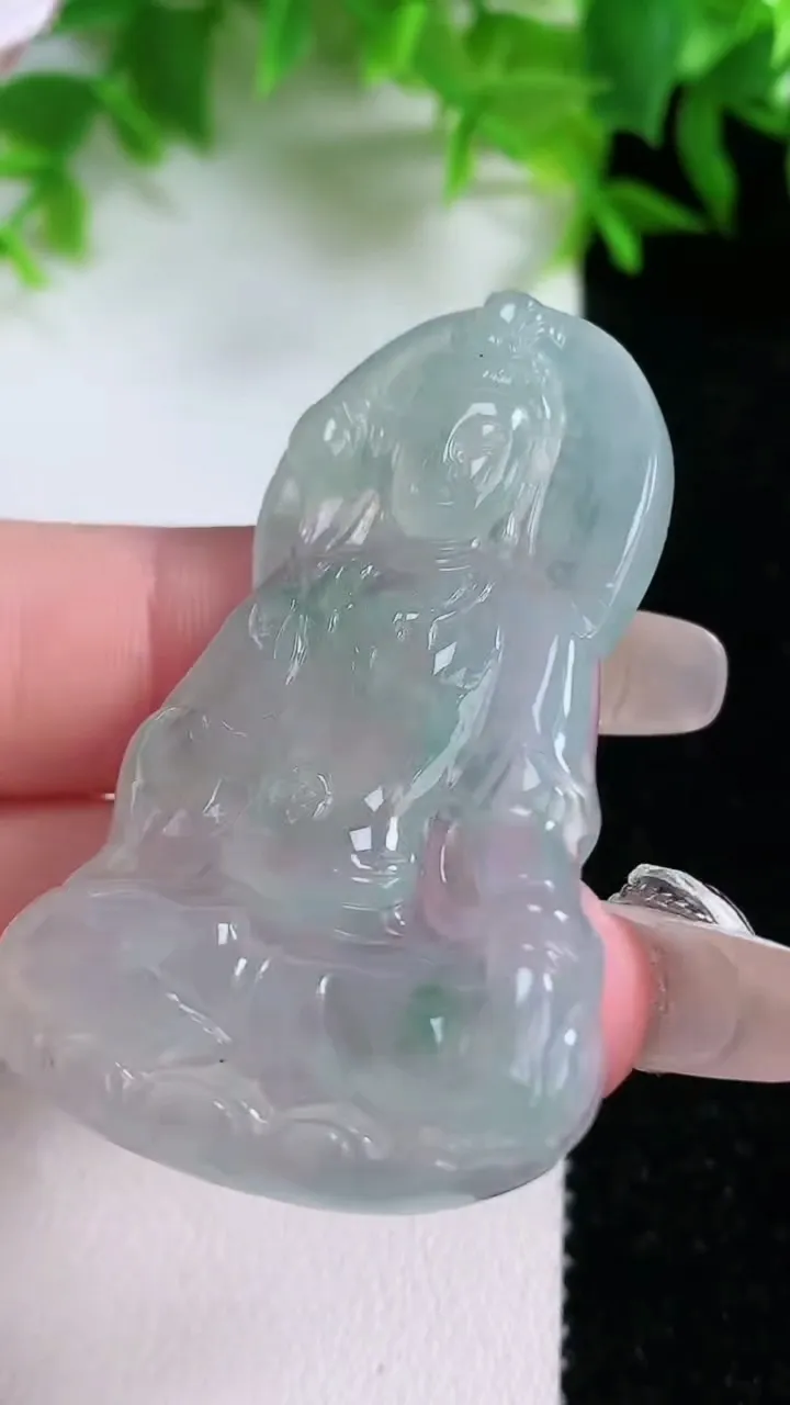 天然A货翡翠大势至菩萨吊坠，尺寸49-33-5，重量:14.17g
1月25日