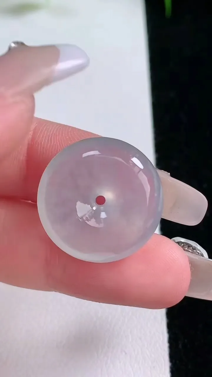 天然A货翡翠平安扣吊坠，尺寸20.8-5.7，重量:5.24g
1月25日