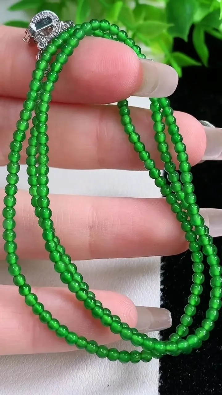 天然A货翡翠小米珠项链，尺寸2.5，重量:7.02g1月25日
工厂直销收藏佳品,种好水足，色泽均匀，有种有色，上手高大气！