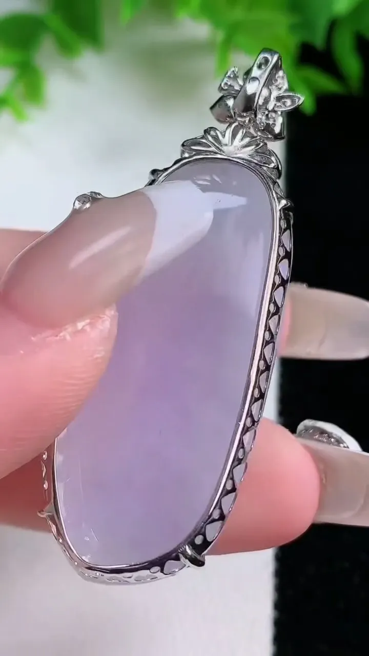 天然A货翡翠18K金紫罗兰福瓜吊坠，尺寸52.3-40-18.4-11.8，重量:17.08g
1月25日