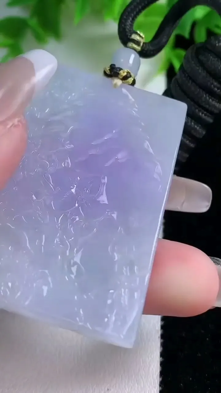 天然A货翡翠牌吊坠，尺寸54-35-5.4，重量:32.47g
1月25日