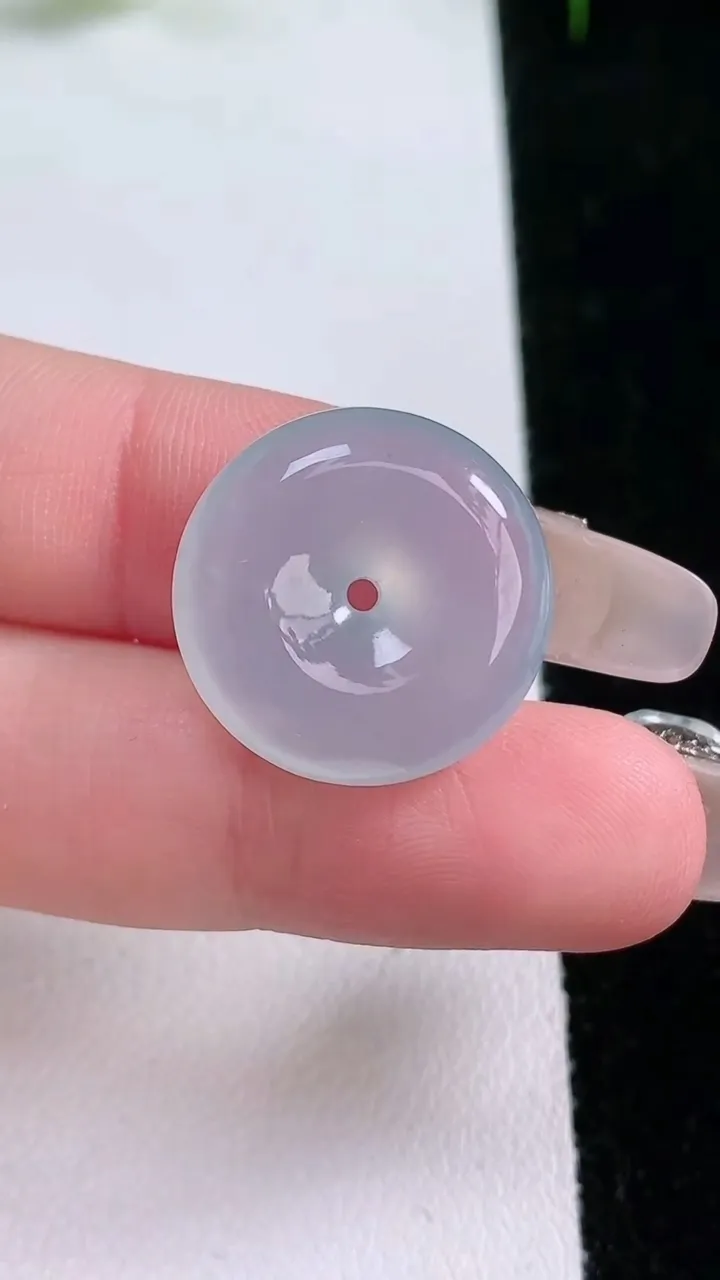 天然A货翡翠平安扣吊坠，尺寸19.5-5.6，重量:5.63g
1月25日