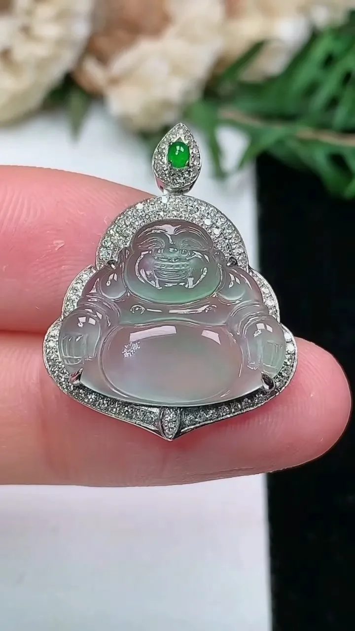 天然A货翡翠佛公吊坠，尺寸25.3-19.8-6.2，裸石14.4-17.2，重量:2.72g
1月25日