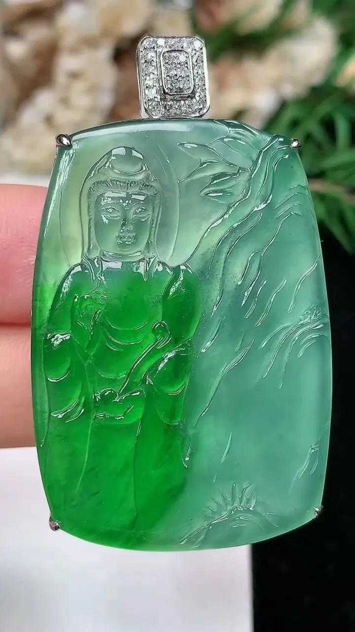 天然A货翡翠山水观音菩萨吊坠，尺寸39.9-28-7，重量:10.00g
1月25日