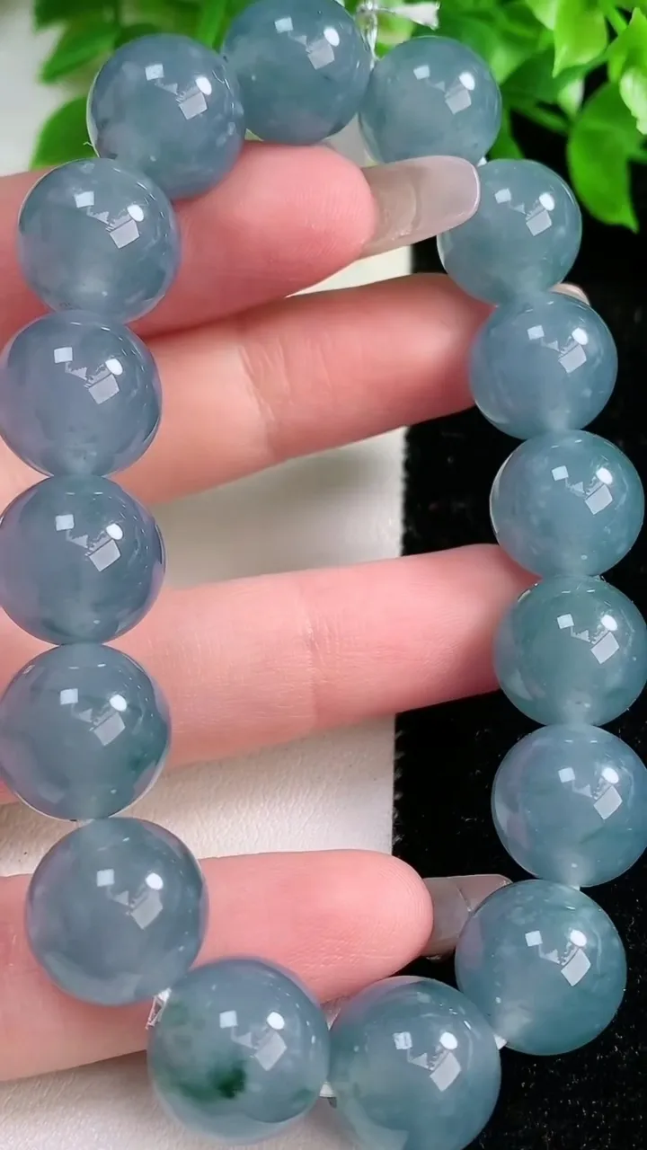 天然A货翡翠紫罗兰圆珠手串，尺寸13-16颗，重量:62.08g1月25日
工厂直销收藏佳品,种好水足，色泽均匀，有种有色，上手高大气！