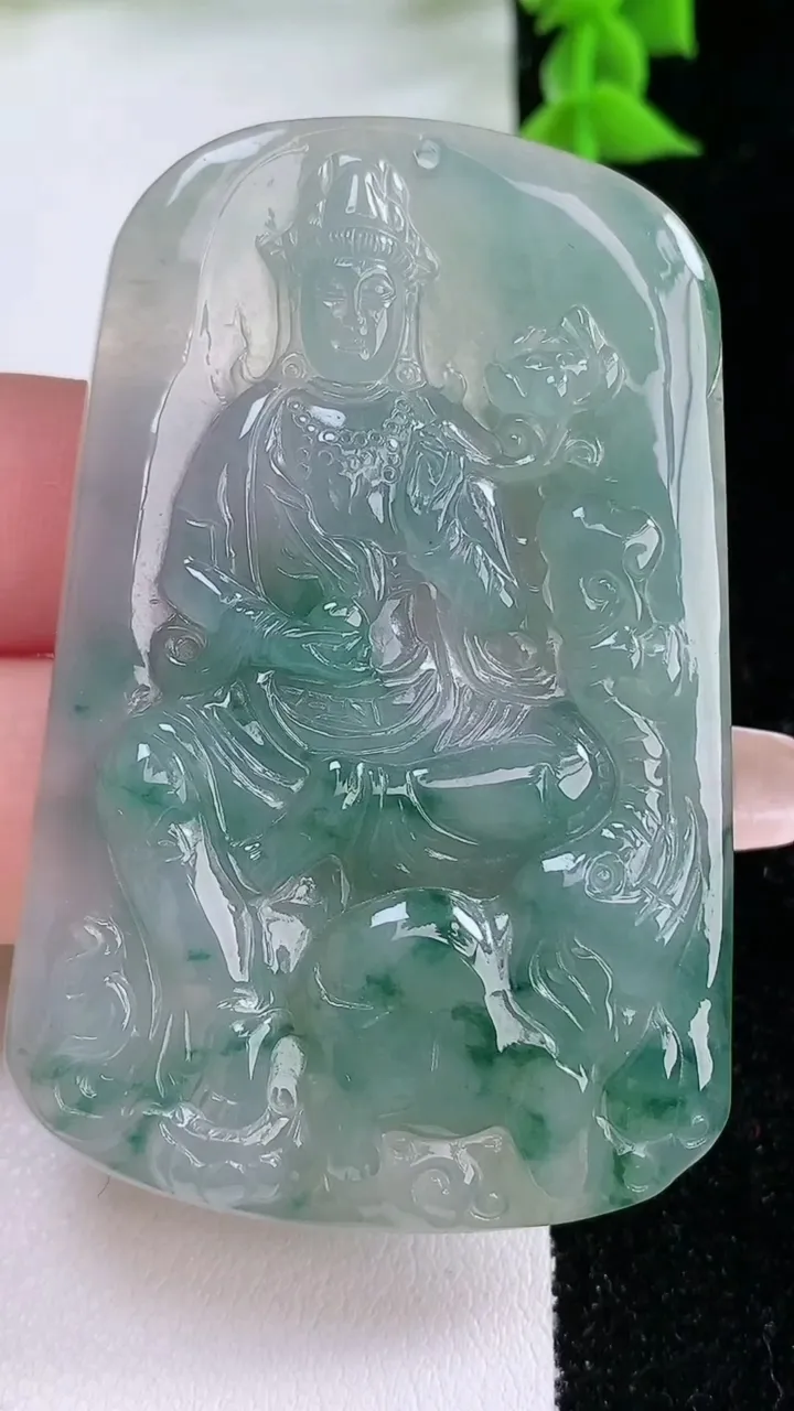 天然A货翡翠飘花普贤菩萨吊坠，尺寸58.6-38-5.3，重:25.03g
1月25日