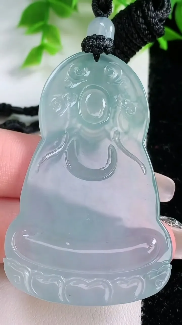 天然A货翡翠大势至菩萨吊坠，尺寸58.8-37-5.5，重量:26.82g
1月25日