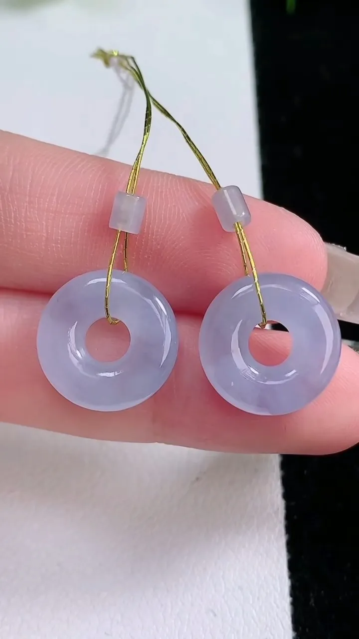 天然A货翡翠紫罗兰平安环吊坠一对，尺寸14.6-3.4，重量:3.38g
1月25日