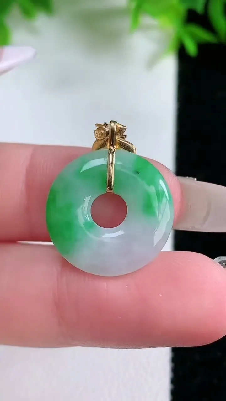 天然A货翡翠平安环吊坠，尺寸18-3，重量:2.16g
1月25日