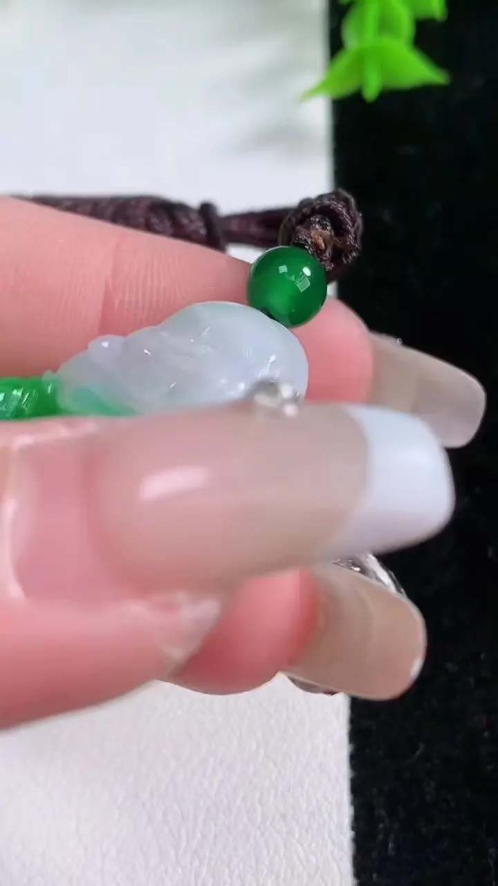 天然A货翡翠佛公吊坠，尺寸30.5-24.5-6，重:7.72g
1月25日