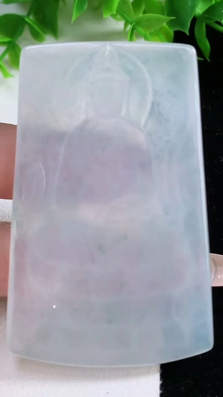 天然A货翡翠冰种飘花观音菩萨吊坠，尺寸66.2-41.8-4.6，重量:33.45g
1月25日