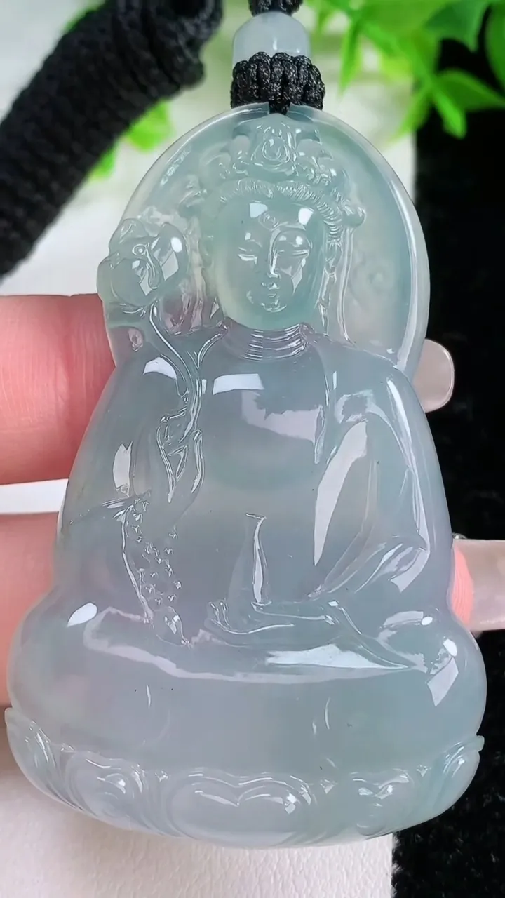 天然A货翡翠大势至菩萨吊坠，尺寸58.8-37-5.5，重量:26.82g
1月25日