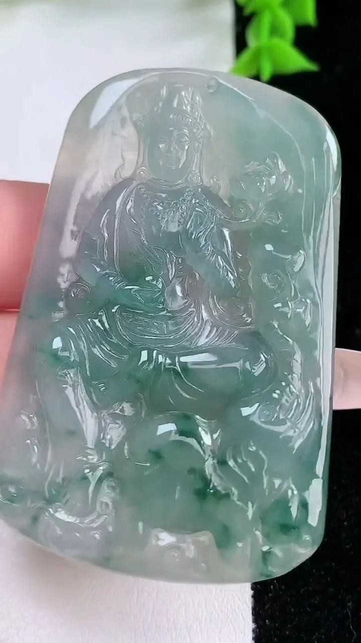 天然A货翡翠飘花普贤菩萨吊坠，尺寸58.6-38-5.3，重:25.03g
1月25日