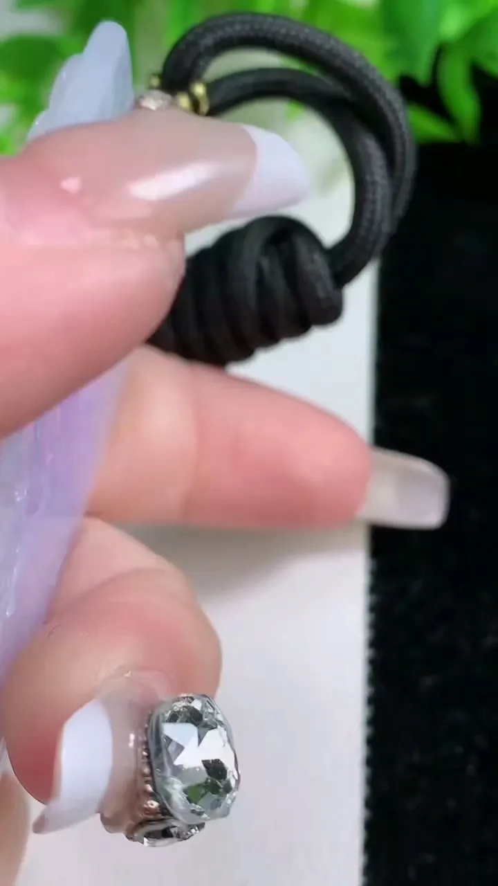 天然A货翡翠牌吊坠，尺寸54-35-5.4，重量:32.47g
1月25日