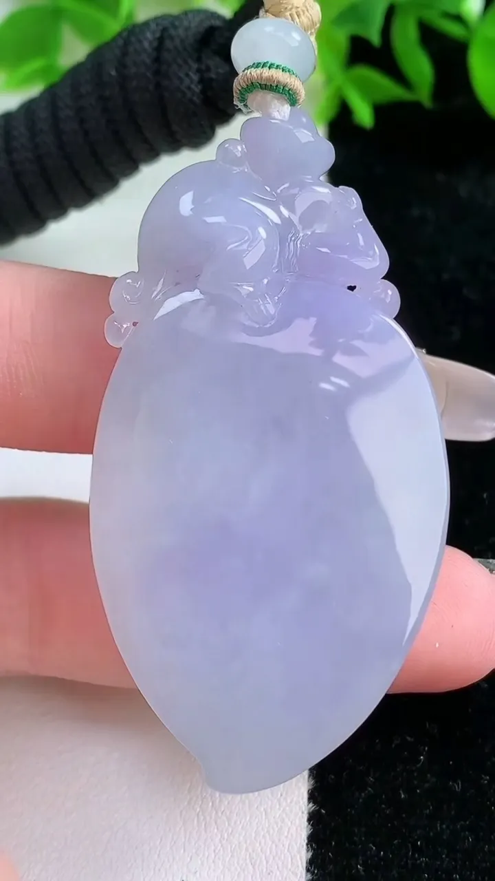 天然A货翡翠紫罗兰寿桃吊坠，尺寸56.4-29.4-10.2，重量:31.51g
1月25日