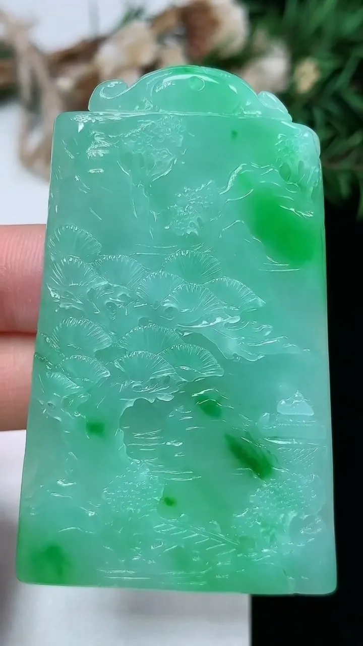 天然A货翡翠山水牌吊坠，尺寸60.5-37.5-5.7，重量:31.62g
1月25日