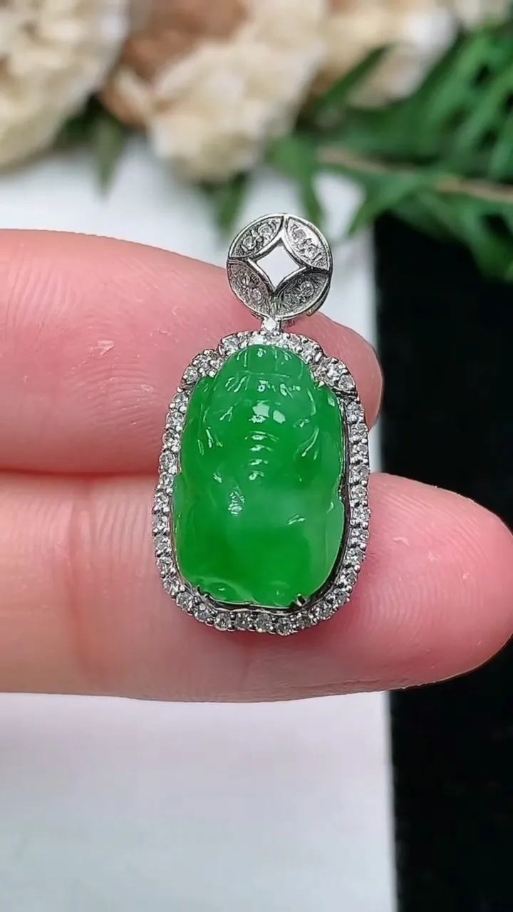 天然A货翡翠貔貅吊坠，尺寸22.3-11.5-8.5，裸石13-8.8，重量:2.70g
1月25日