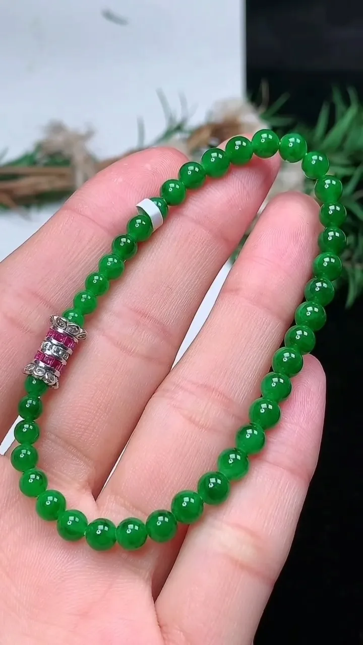 天然A货翡翠圆珠手串，尺寸5-38颗，重量:7.31g1月25日
工厂直销收藏佳品,种好水足，色泽均