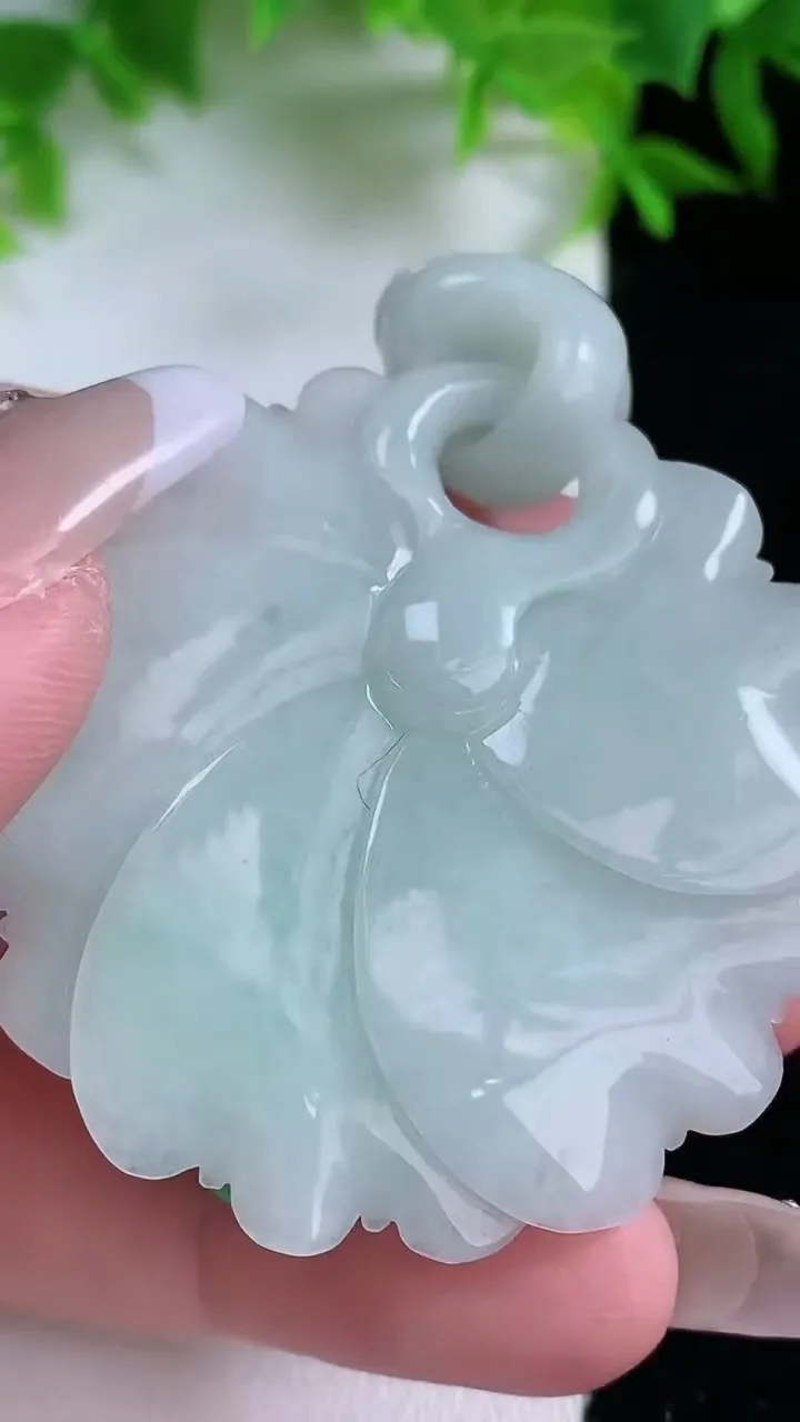 天然A货翡翠花开富贵吊坠 ，尺寸53.2-43-11.8，重量:26.78g
1月25日