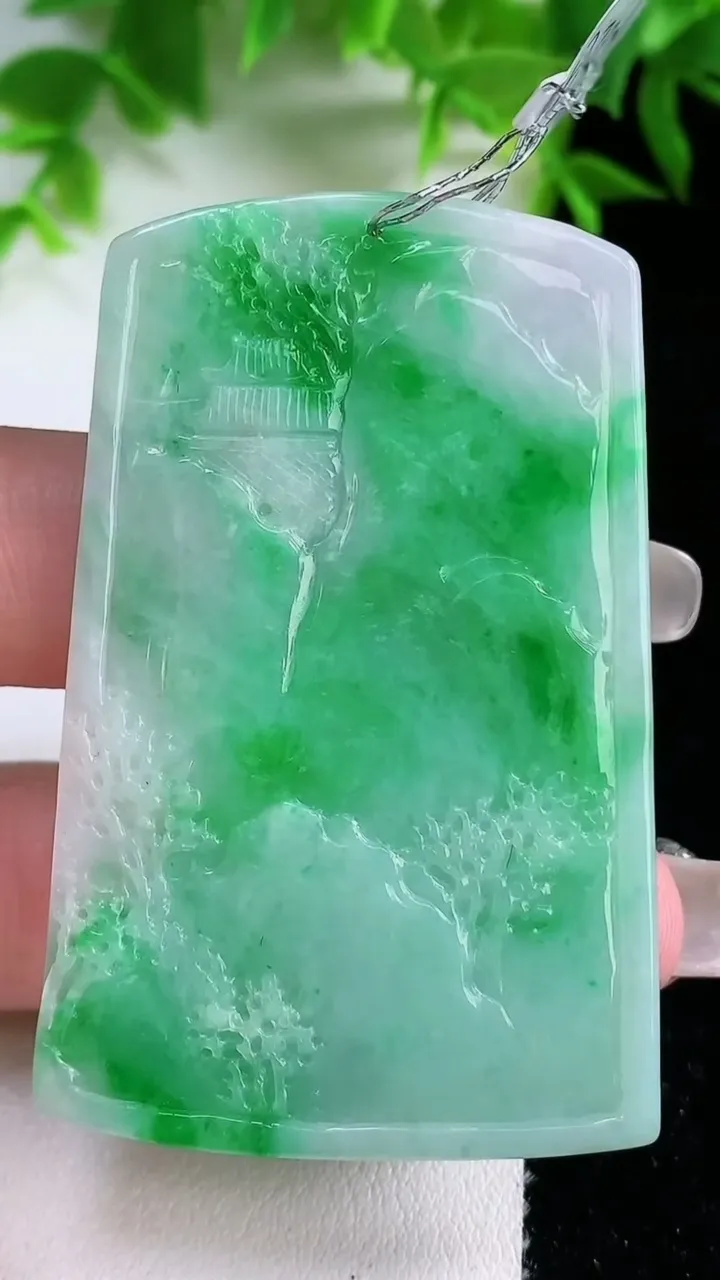天然A货翡翠山水牌吊坠，尺寸57-36.5-5，重量:26.71g
1月25日