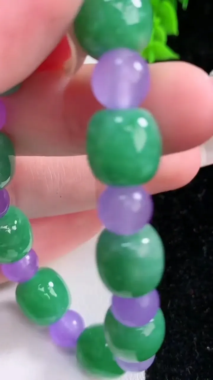 天然A货翡翠路路通手串10颗，尺寸11-10.6，重:33.12g1月25日
工厂直销收藏佳品,种好水足，色泽均匀，有种有色，上手高大气！