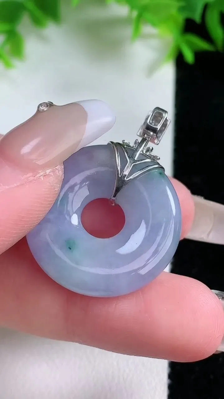 天然A货翡翠18K金紫罗兰平安环吊坠，尺寸25.2-4.7，重量:7.33g
1月25日