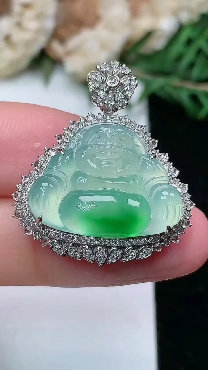 天然A货翡翠佛公吊坠，尺寸27.6-24.2-9.2，裸石15-19.8，重量:4.53g
1月25