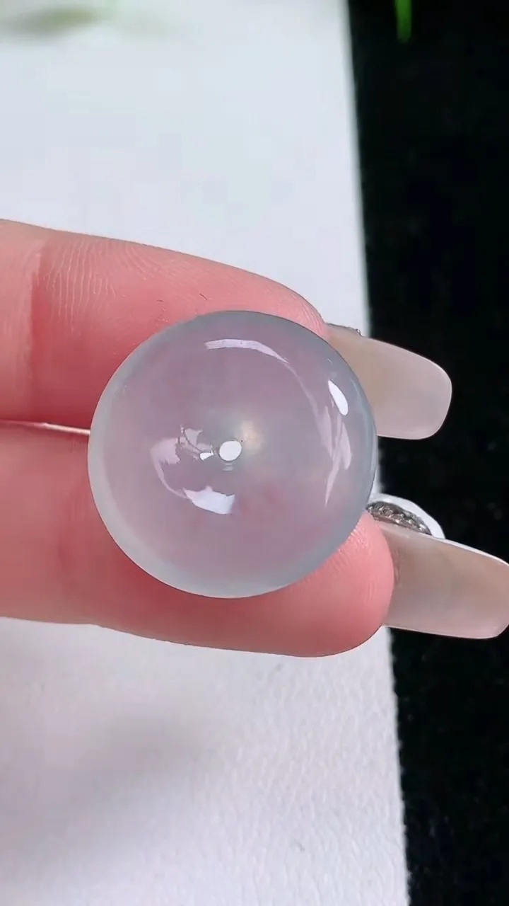 天然A货翡翠平安扣吊坠，尺寸20.8-5.7，重量:5.24g
1月25日