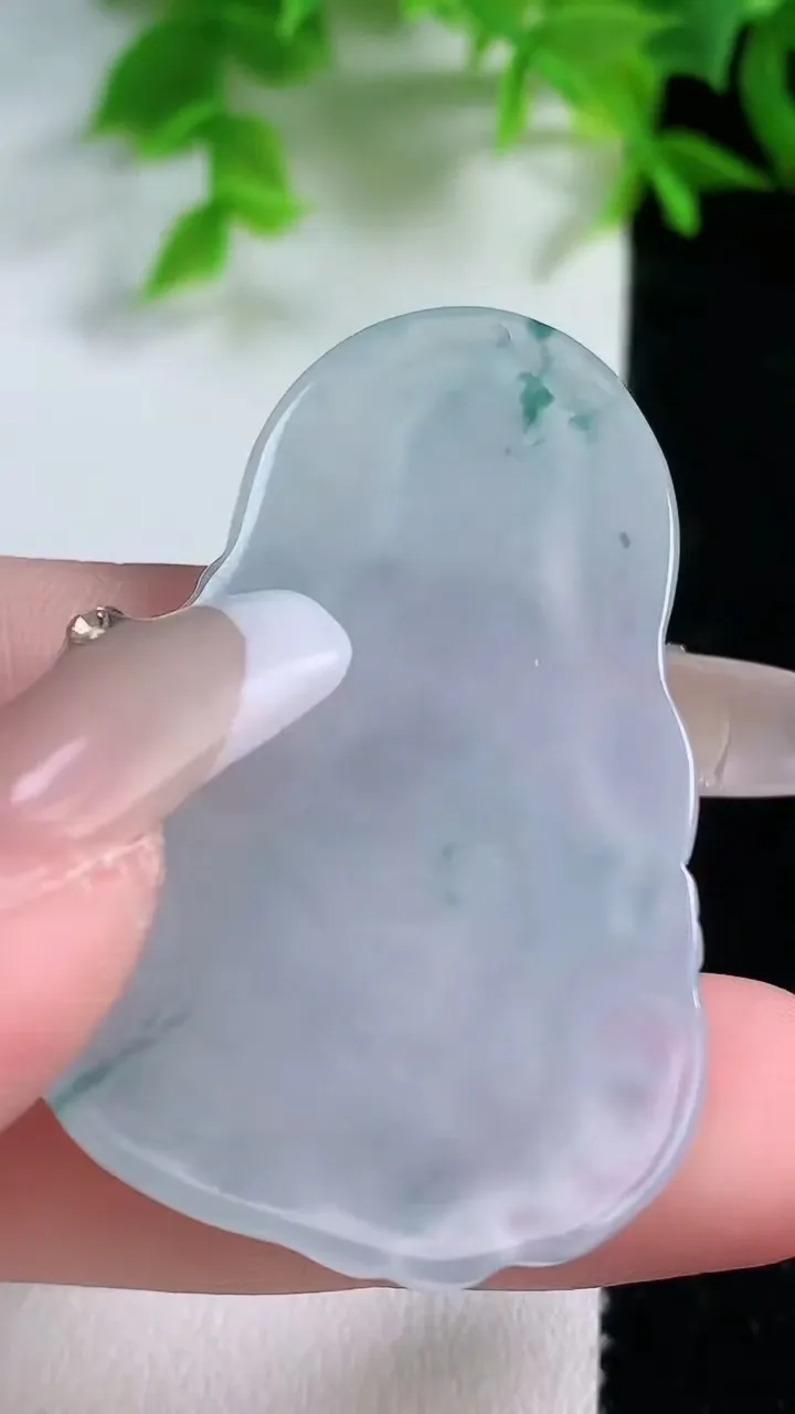 天然A货翡翠种飘花普贤菩萨吊坠，尺寸47.6-30.4-6，重量:16.00g
1月25日